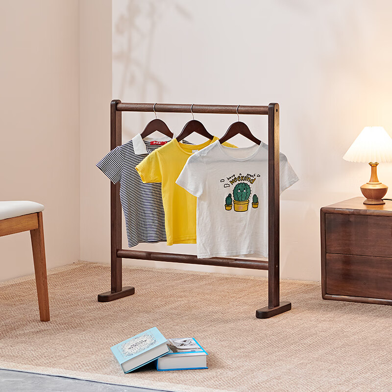 融自然與現(xiàn)代于一體 美雪兒定制黑胡桃木衣帽架的實用美學